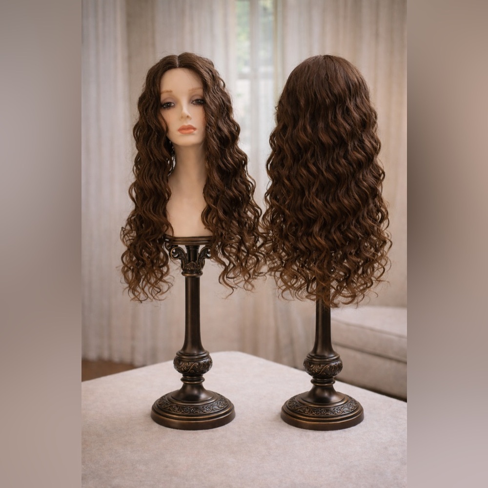BNWT Hairdo Curly Girlie Wig